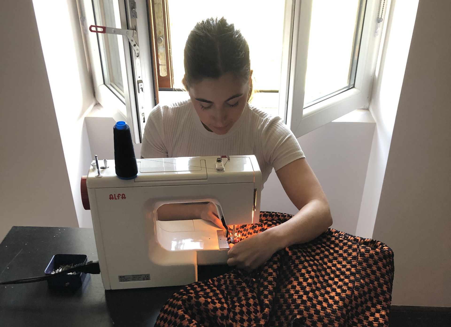 Ione Iruretagoiena moda diseinatzailea: "Nire lan prozesua azalduko dut"