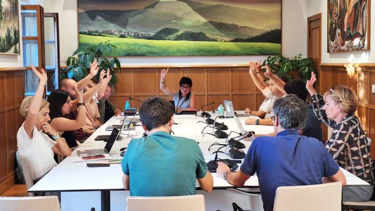 2024ko ordenantza fiskalak hasieraz onartu eta Txirikordaren obra kontratua suntsitzea erabaki du udalbatzak