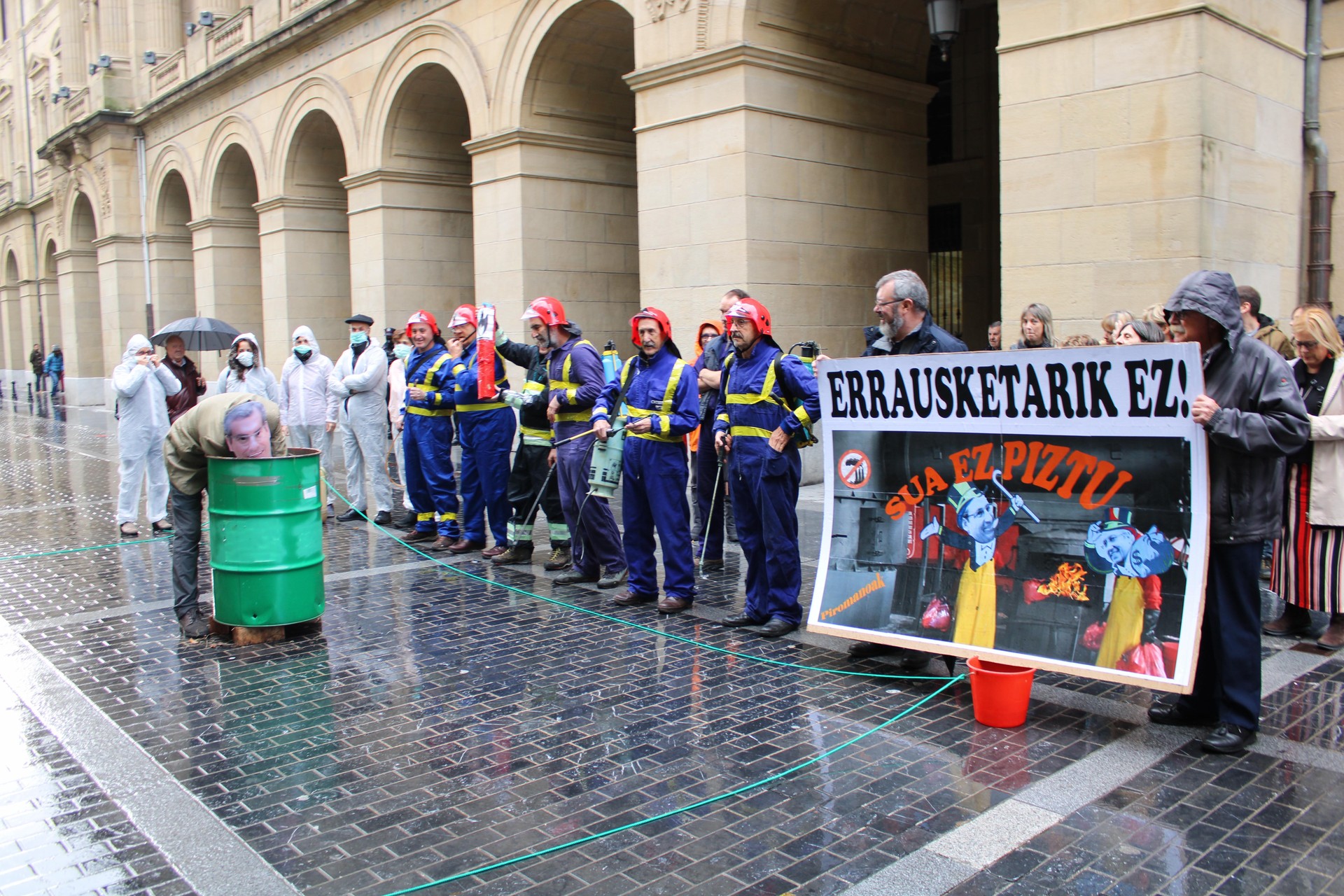 "Errausketarik ez! Sua ez piztu" elkarretaratzea gaur Donostian