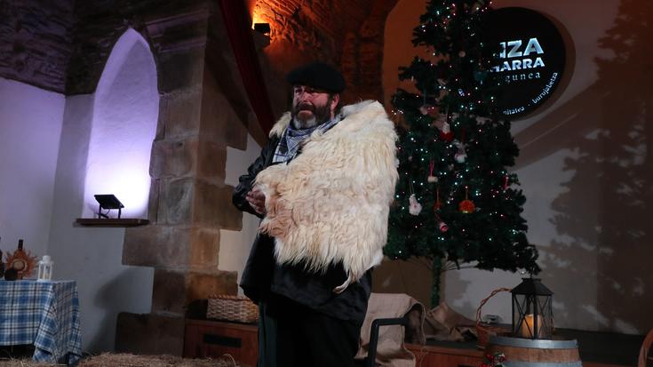 Harrera beroa egin diote, Aginagara euripean heldutako Olentzerori