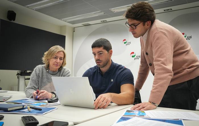 EAJ-PNVk EHBilduren "gardentasun falta eta kudeaketa irregularra" salatu du