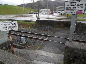 Tren pasabideak ezabatzeko eskaera udalbatzatik