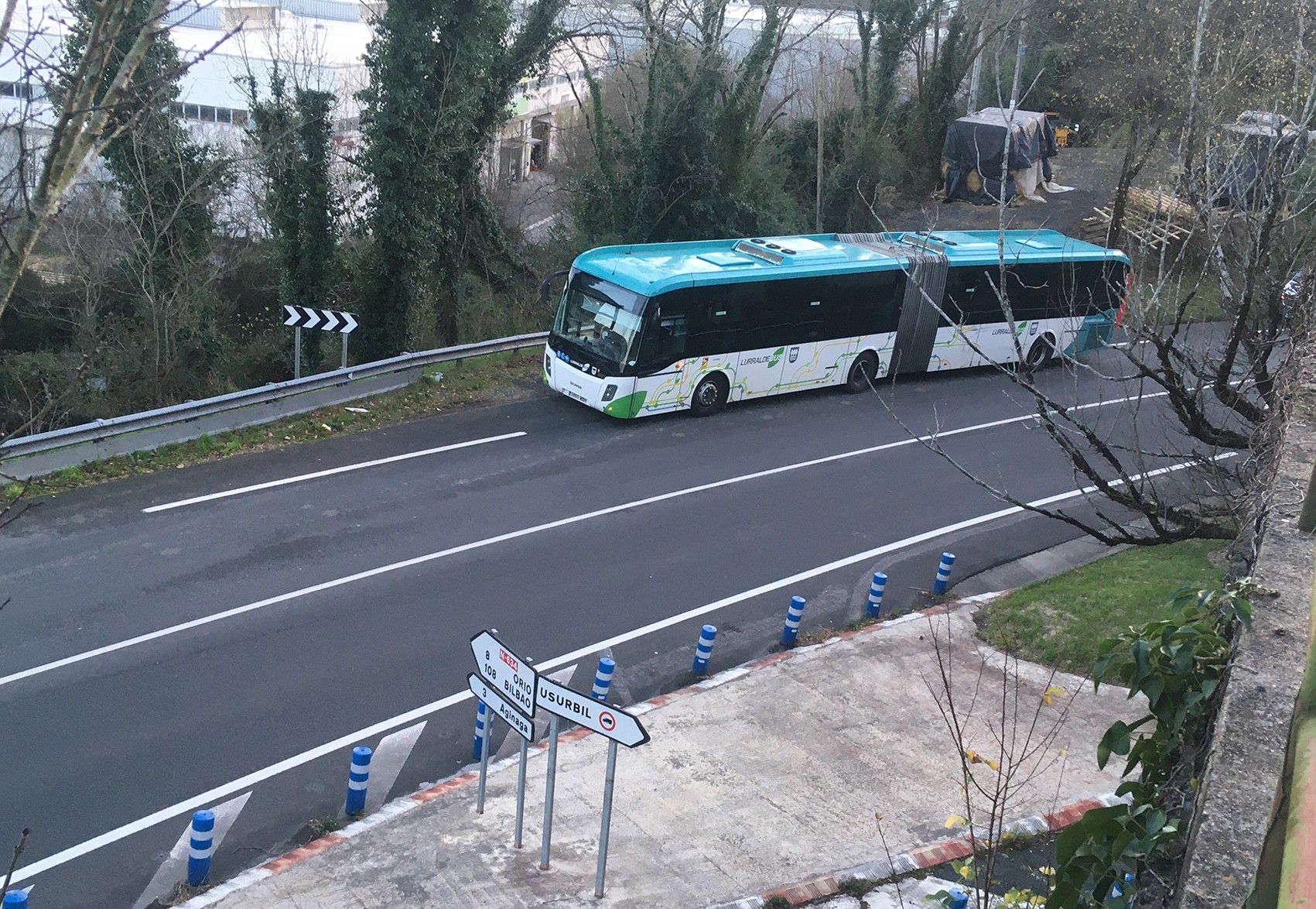 Auto-ilarak Usurbilgo herri sarreran