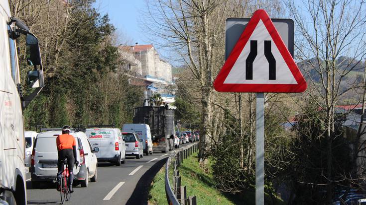 Gidari bat atxilotu dute droga-trafikoa egotzita