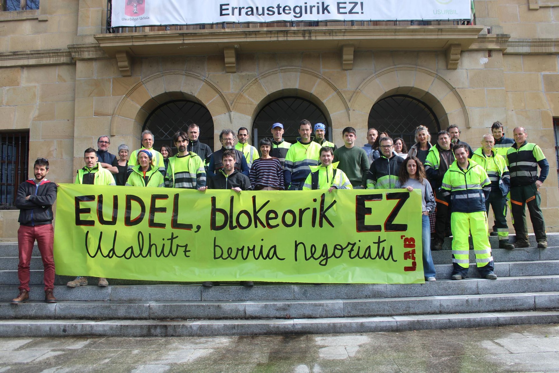 LAB eta ELA sindikatuek grebara deitu dituzte udal langileak