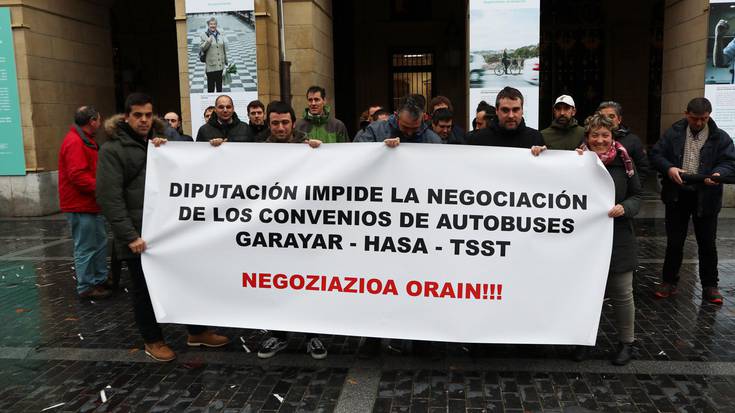 Foru Aldundiak Buruntzaldeko autobus enpresei hitzarmenak negoziatzen uztea eskatu dute langileek