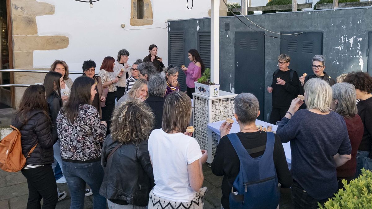 Musikaz eta jan-edan goxoekin girotu dute, 36. Lilatoi osteko tartea