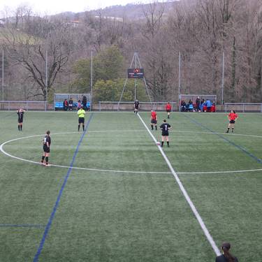 Kirol hitzorduak: futbola, eskubaloia