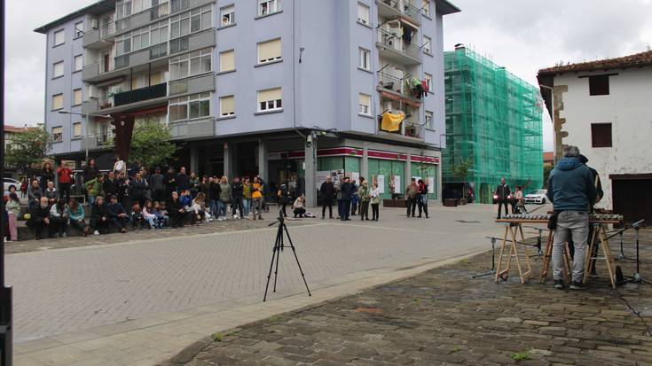 Larunbateko Txalaparta Festako bazkaritarako txartelak eskuratzeko azken egunak