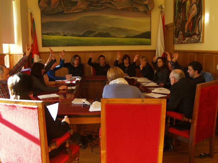 Gaixo diren presoen kaleratzea eta diru-laguntzak hizpide, Udalaren gaurko osoko ohiko bilkuran