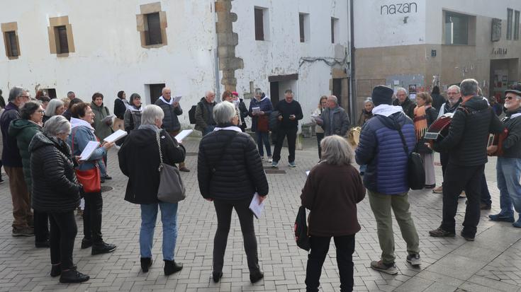 Urteko lehen kantu-jira larunbatean