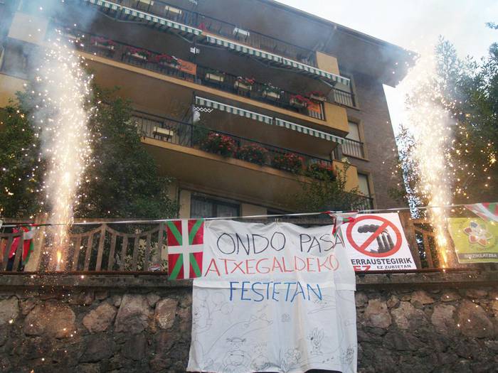 Auzotarren arteko bazkaria aurten, Atxegaldeko festen abiapuntu