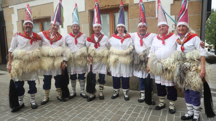 “Joaldun mota ezberdinak daude munduan barrena, baina denak basoko animaliei lotuta daude”