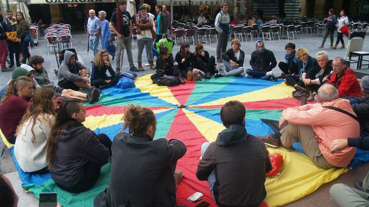 Gipuzkoa Zutiken asanblada 18:00etan, Donostiako Bulebarrean