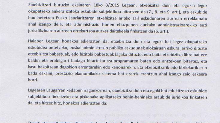 Etxebizitza duin eta egokia legez okupatzeko eskubidea bermatzea eskatu dio udalbatzak Jaurlaritzari