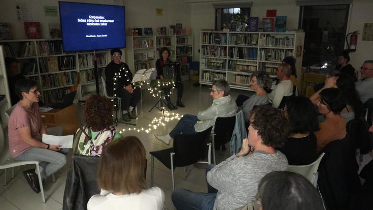 20 urteak ospaturiko Sutegi, ekitaldiz borborka