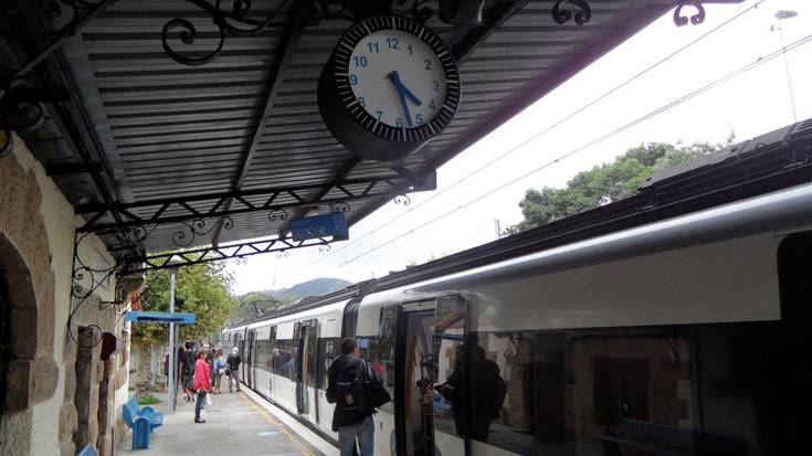 Tren zerbitzu bereziak gauez eta geltoki aldaketak, Donostia Eguna dela eta