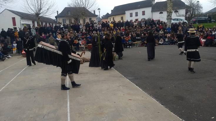 Pagolako (Zuberoa) maskarada irteera igandean, Orbeldi D.T.-koekin