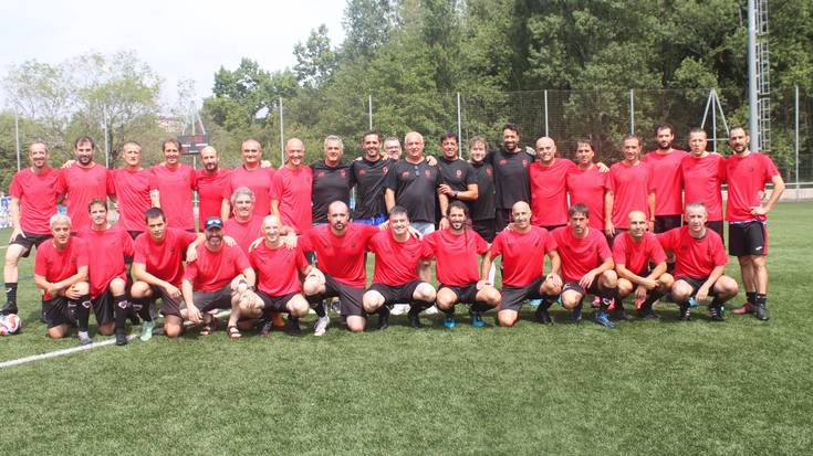 Herrikide beteranoak Realekoekin lehia bizian, futbol klubaren omenez