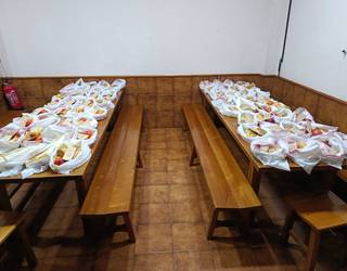 Afari solidarioak prestatzen hasiko dira Usurbilen, elikagaien eta baliabideen bilketa antolatu dute