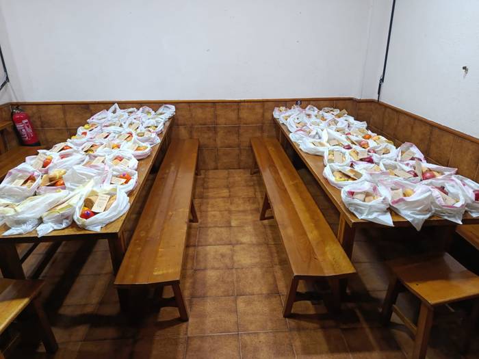 Afari solidarioak prestatzen hasiko dira Usurbilen, elikagaien eta baliabideen bilketa antolatu dute