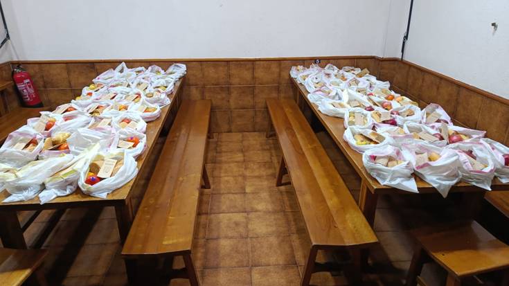 Afari solidarioak prestatzen hasiko dira Usurbilen, elikagaien eta baliabideen bilketa antolatu dute