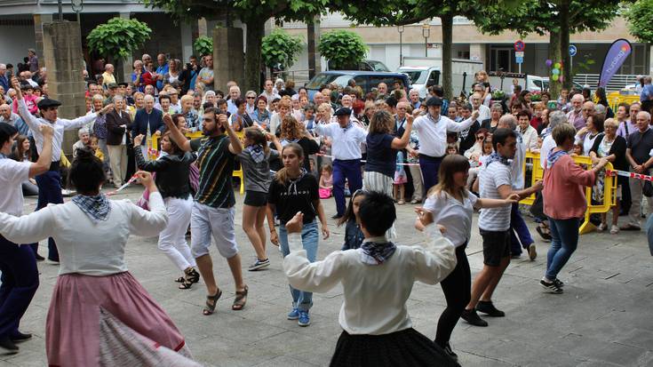 Festa egun nagusia gaur, jan-edanerako nahiz dantzarako hitzorduz betea