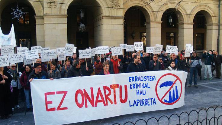 Erraustegia geratu eta adostasun zabalak bilatzea eskatu dio EHBilduk Foru Aldundiari