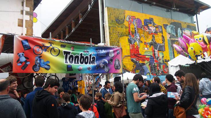 Santixabel Eguneko Gattunk Tonbolarako laguntzaileak behar dituzte