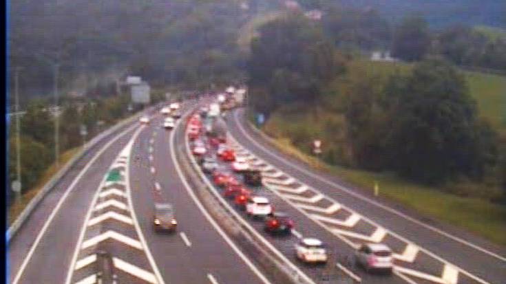 Istripua goizean A8 autopistan