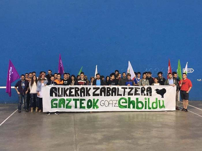 Oilasko biltzaileez jantzita, EHBilduren aukerak biltzeko deia 19:00etan Aitzagatik