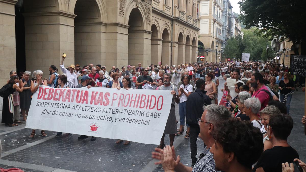 "Afaltzen ematea ez da delitua, eskubidea da!"