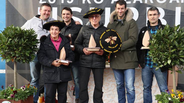 Txapeldun bat bi txapelekin, ezti ekoizleak, gozogileak eta marrazkilari gaztetxoak saritu dituen Erle Egunean