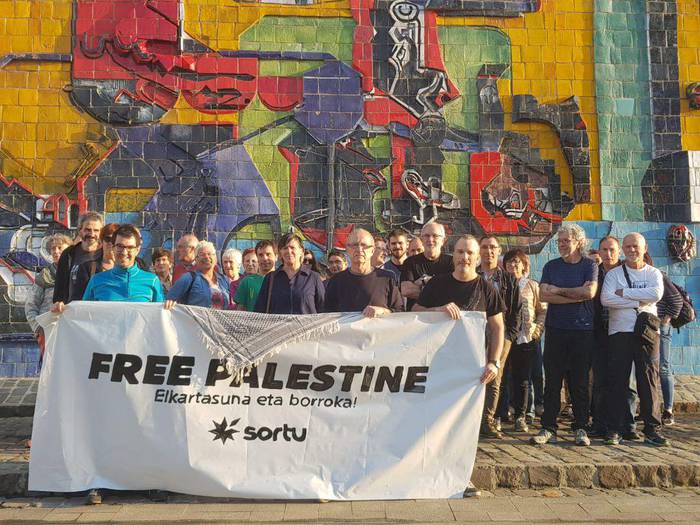 Azken erahilketak salatu eta Palestinaren askatasuna eskatzeko elkarretaratzea egin dute