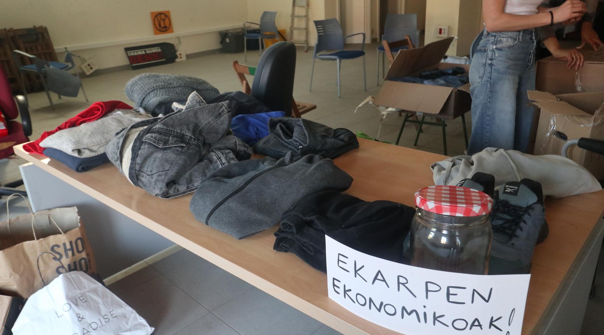 Usurbildarren elkartasuna biltzen hasia da Harrera Sarea, gaurkoa azken eguna