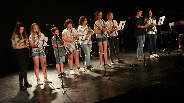 Zumarte Musika Eskolakoek Sutegiko oholtza gainean agurtu dute ikasturtea