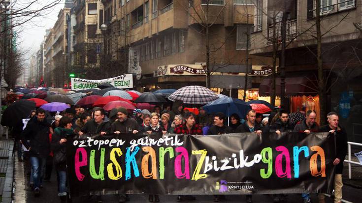Eusko Legebiltzarrak babesa adierazi die, Urquijoren helegiteak jaso dituzten udalei