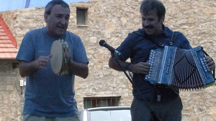 Tapia eta Leturia Taldearen emanaldi esklusiboa #Kilometroak15-en alde, otsailaren 28an