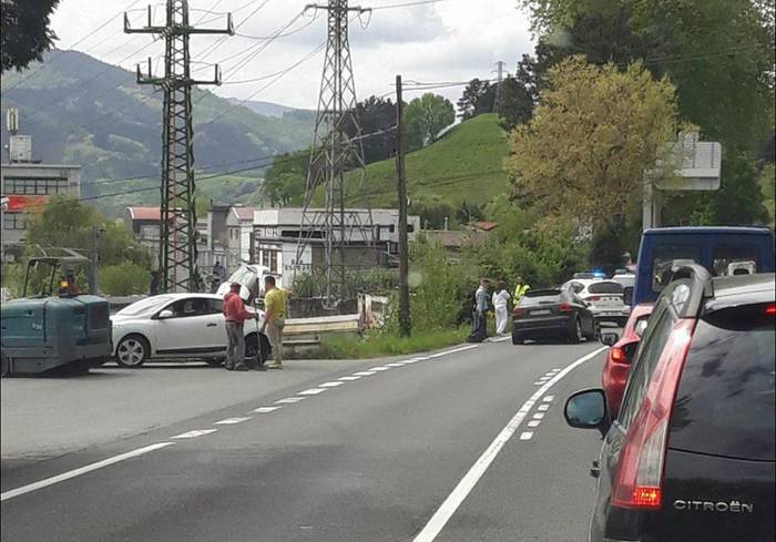 Beste auto istripu bat, Luzuriaga parean