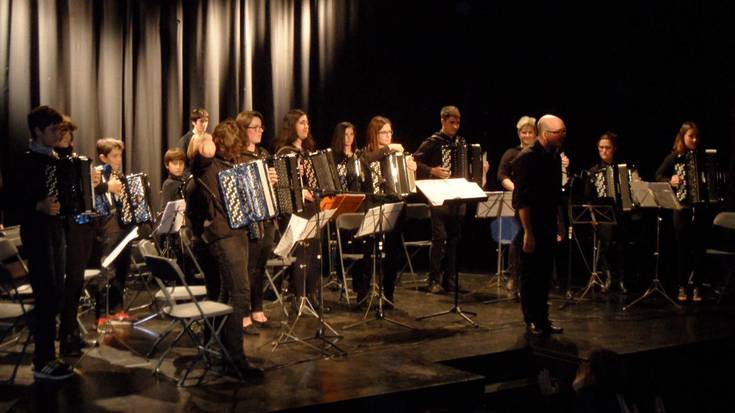 Kalea musikatu dute Zumarteko kideek