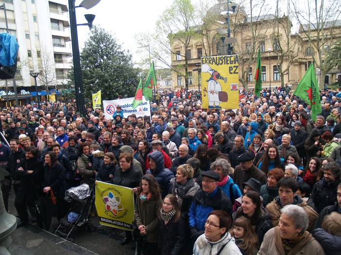 Aldundiari erraustegia geratu eta gipuzkoarrak mobilizatzera deitu ditu Errausketaren Aurkako Mugimenduak