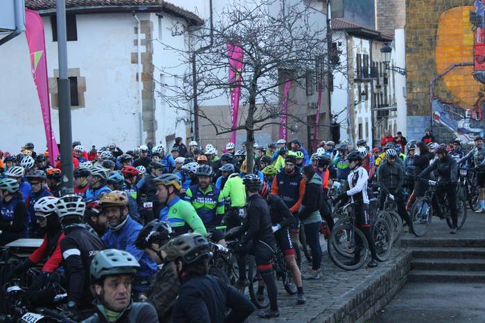 Gaurko alerta laranja tarteko, Irisasi BTT Hotzak Akabatzen probaren amaiera aurreratu dute