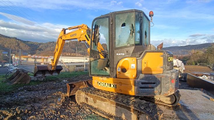 Bizkarreko skate parkeko obren eremua kaltetu dute