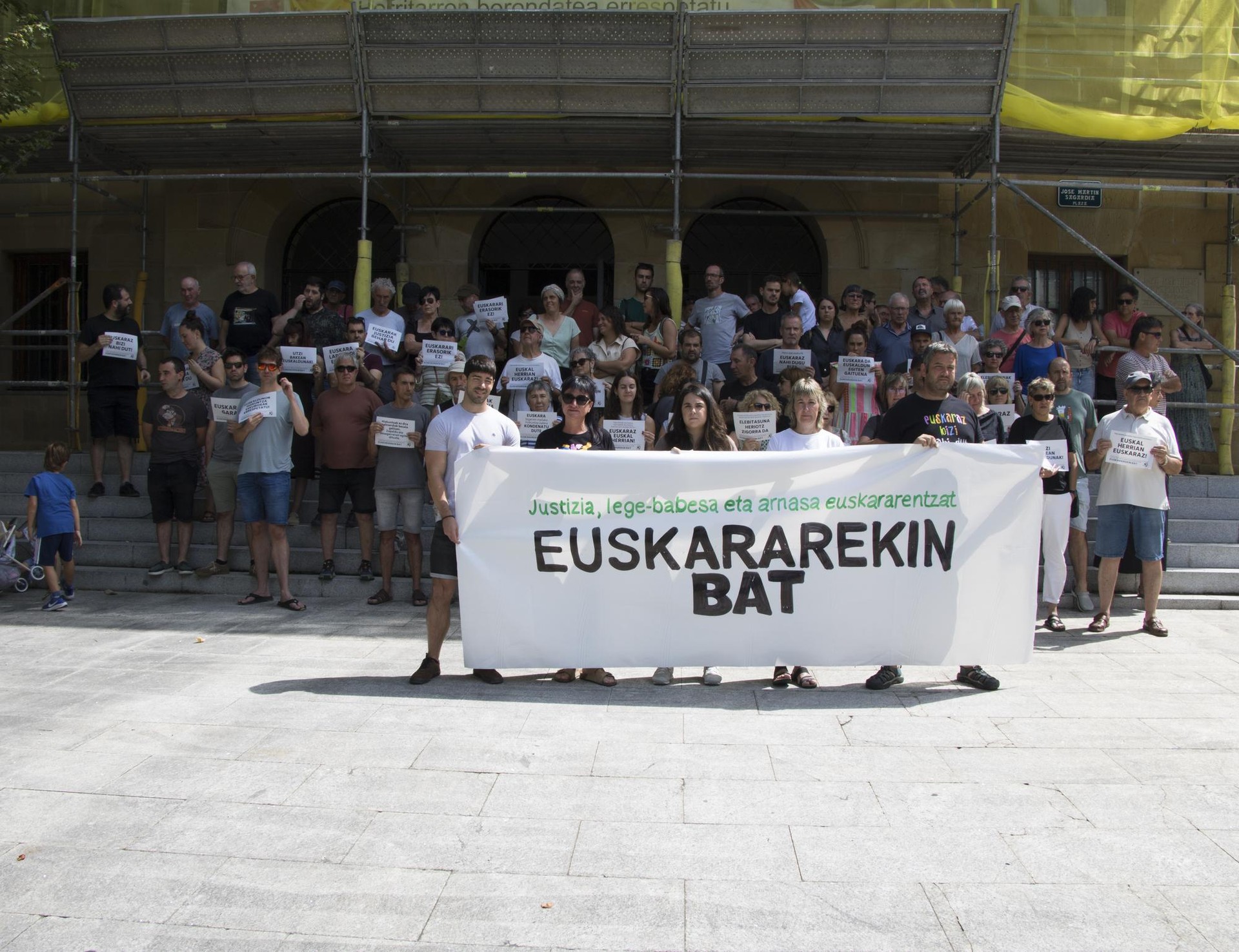 "Orain da unea elkartzeko, erantzuteko eta agerian uzteko ez gaudela atzera egiteko prest"