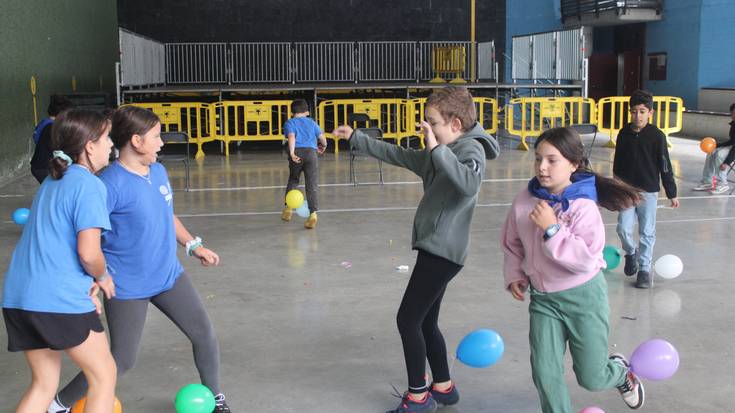 Gaztetxoenen festa handiari jolasean ekin diote