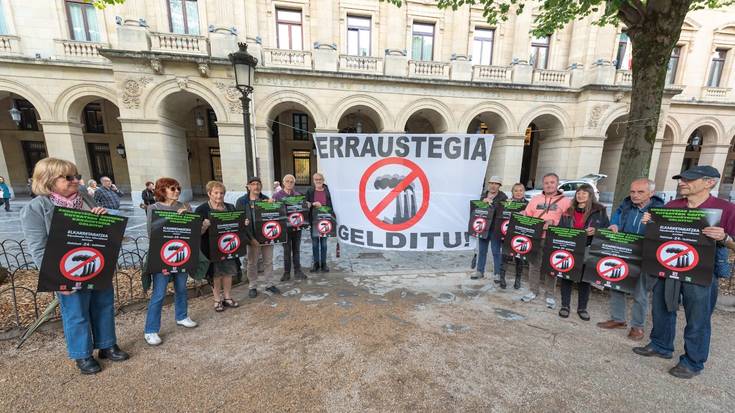Erraustegia geratzeko Aldundiaren atarian mobilizatzera deitu dute larunbatean