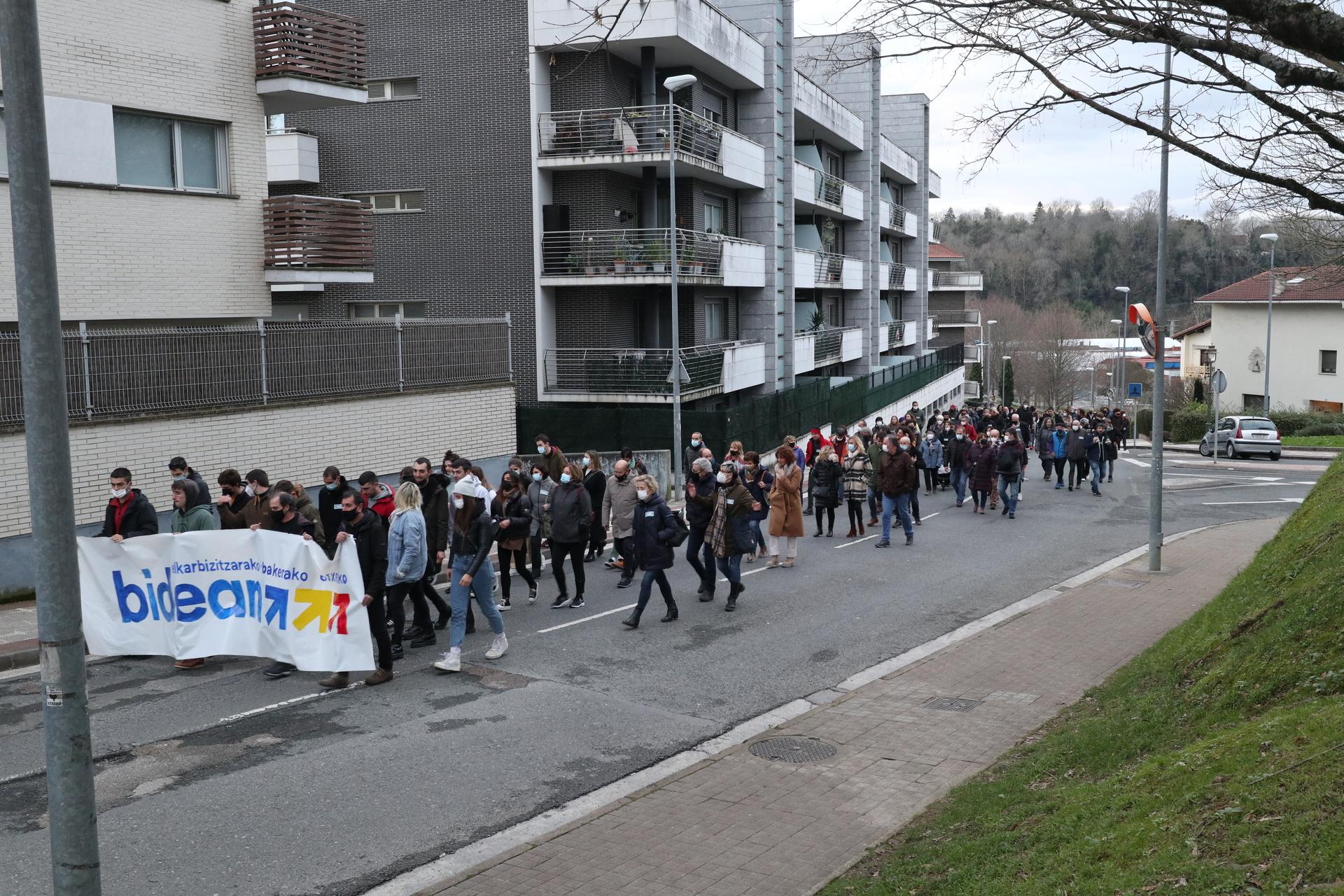 Sareren Bilboko manifestaziorako autobus zerbitzuan izena emateko aukera tabernetan