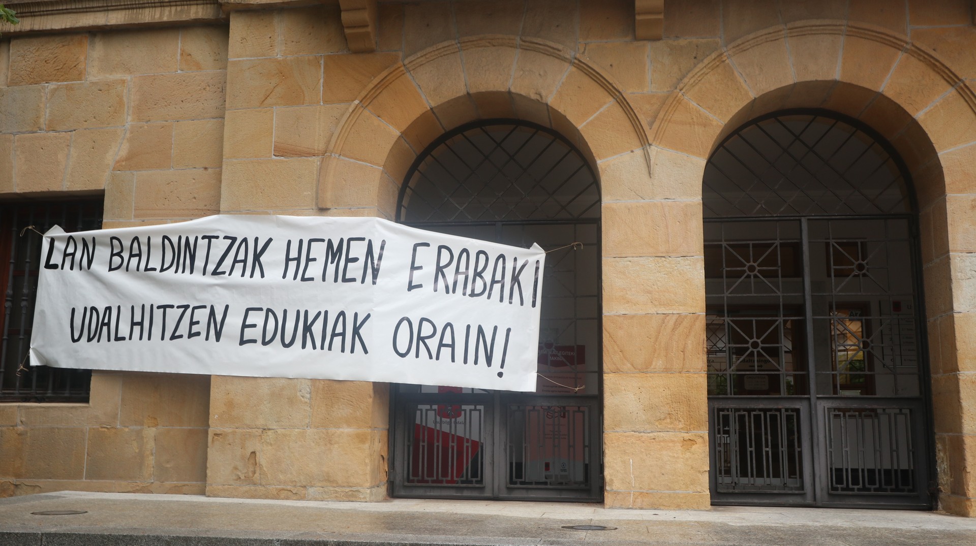 Udal langileak grebara deitu dituzte berriz urriaren 8an