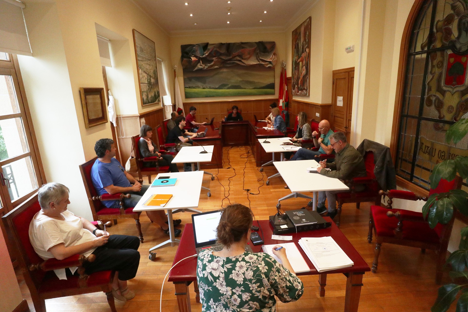 Covid19 garaiko lehen udalbatzar presentziala egin dute