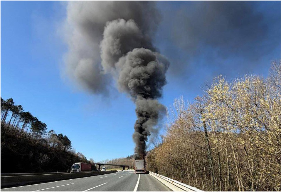 A8 autopista itxiarazi du kamioi baten matxurak Oriorako noranzkoan
